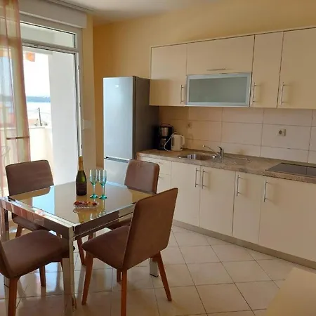 Apartment Zulim 1 *